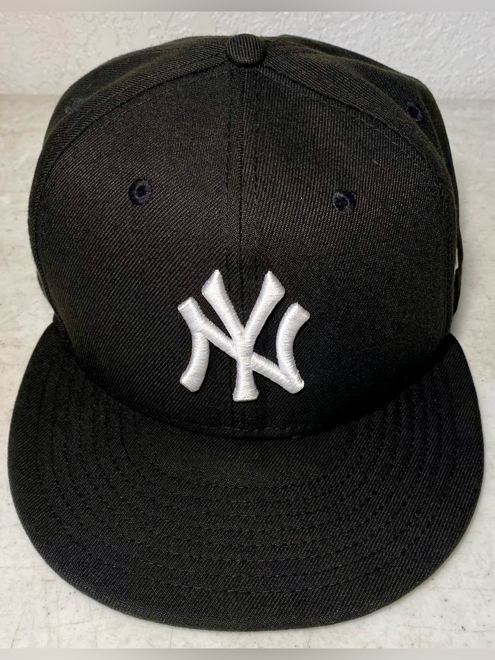 New York Yankees Hat Fitted 7 3/8 Black New Era 59FIFTY Cap with Baterman Pin